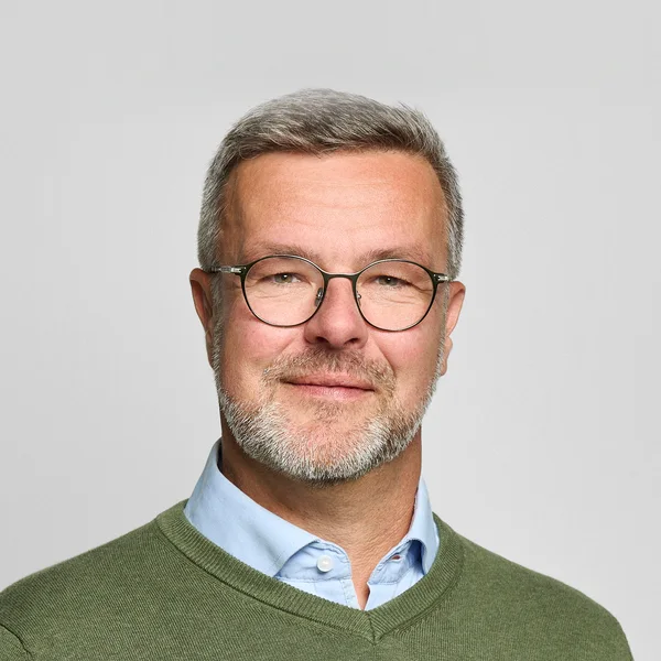 Michel Bieler-Loop im Gespräch, zuhörend